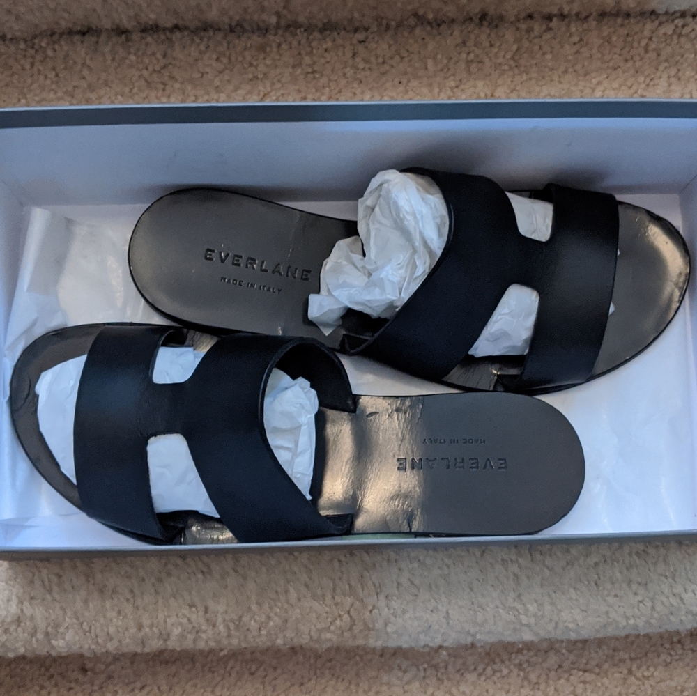 Everlane black leather sandals